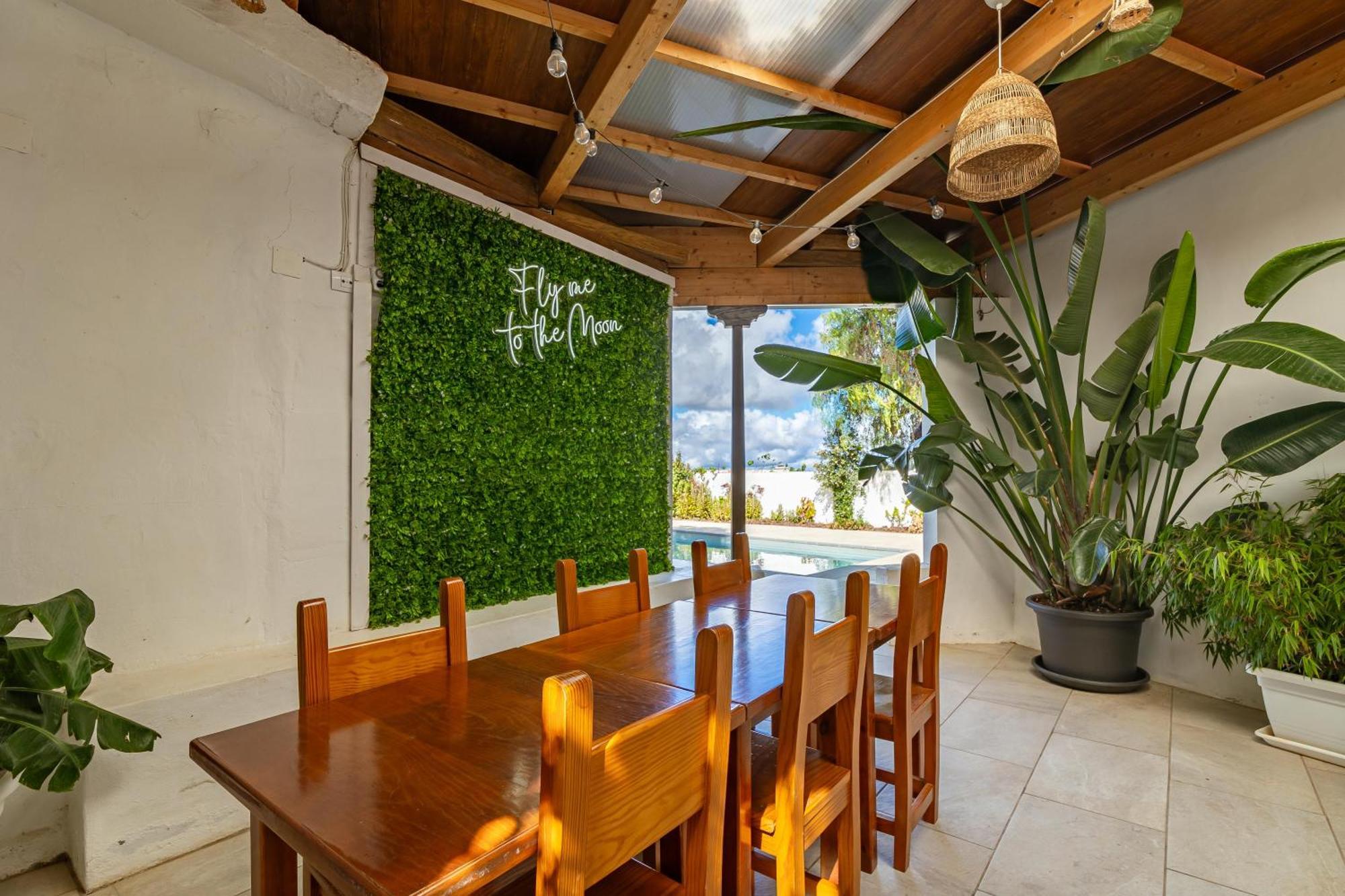 Villa Lunatika House *