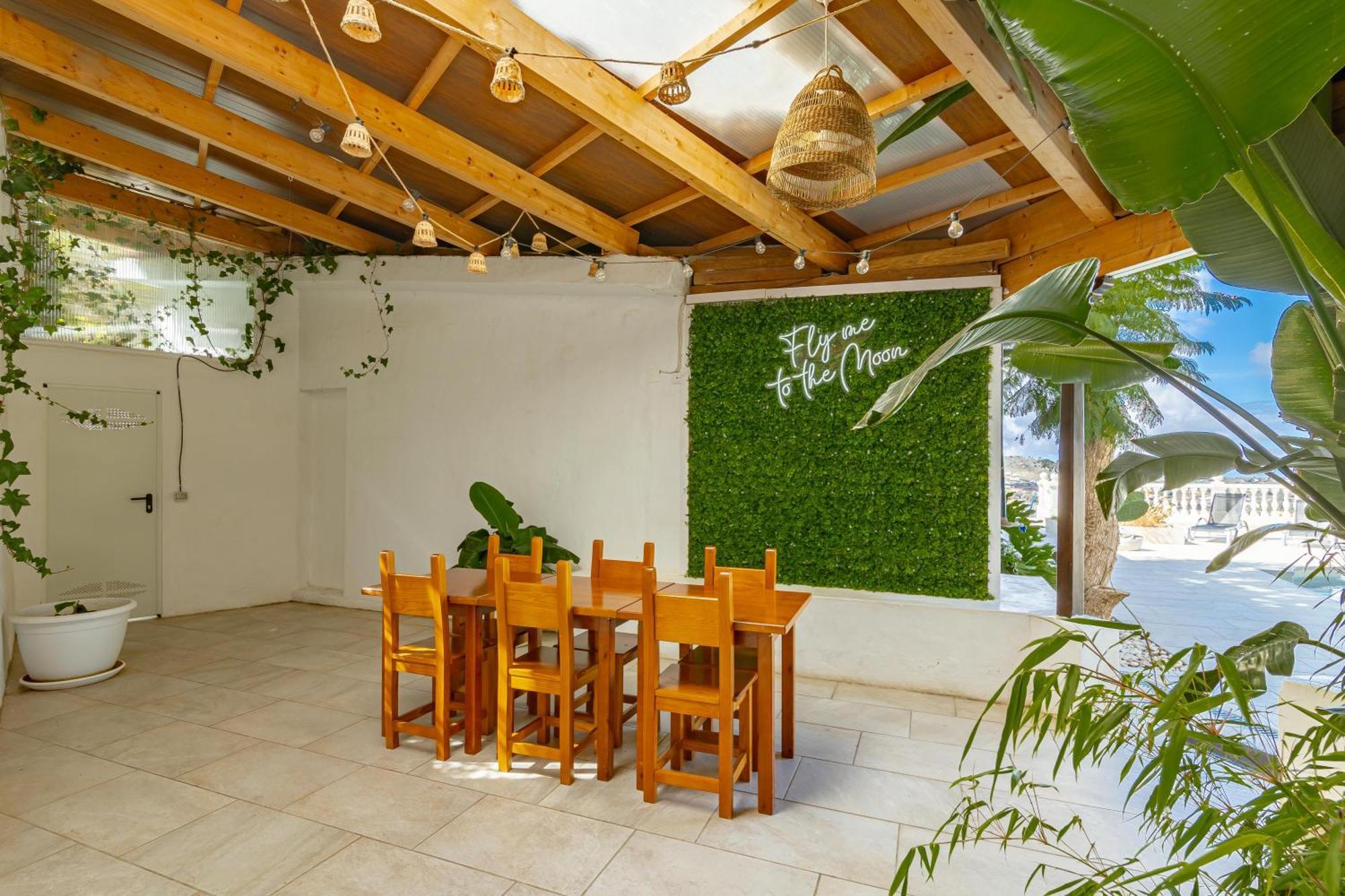 Villa Lunatika House